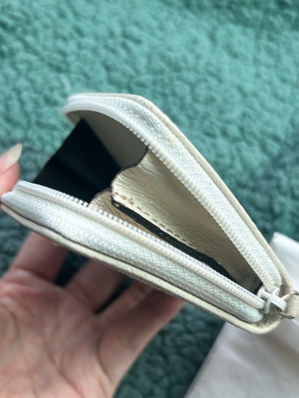 Authentic Gucci GG Canvas Zip Round Coin Purse White Leather - Picture 10 of 11